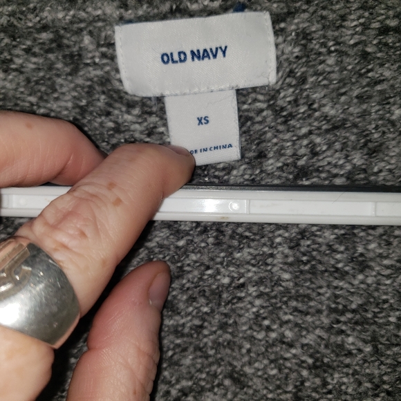 Old Navy Gray XS sweater Jacket with two front big pockets - Picture 13 of 13